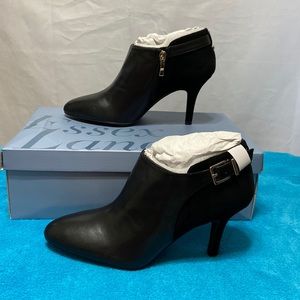 Essex Lane Women’s Jasmine Shootie